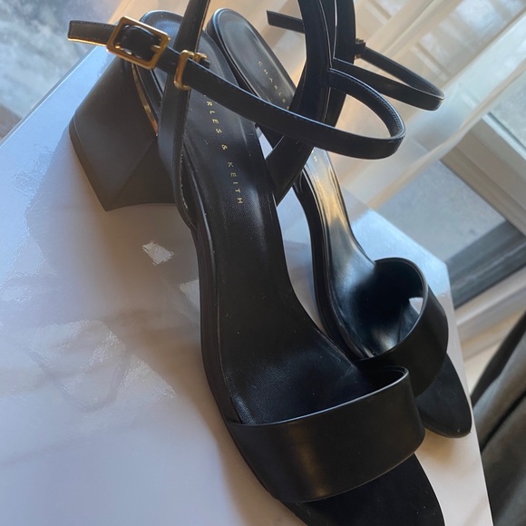 Chunky Sandals - Picture 2 of 4